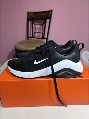Nike Air Zoom Bella 7 Women's Running Shoes Black White Size 7.5